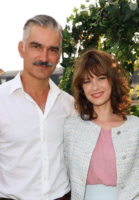 Exclusif - François Vincentelli et sa femme Alice Dufour - Inauguration du Rooftop "Le Marta - Jardin suspendu" au sommet de l'hôtel Barrière Fouquet's à Paris le 26 juin 2024. © Coadic Guirec / Bestimage 