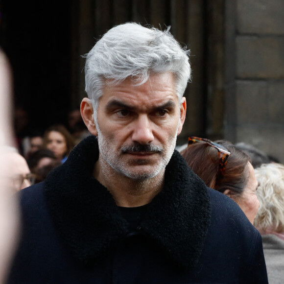 François Vincentelli et sa femme Alice Dufour - Sorties des obsèques de Philippe Tesson en l'église Saint-Germain des-Prés à Paris le 10 février 2023. © Christophe Clovis / Bestimage 