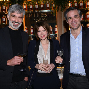 Exclusif - François Vincentelli et sa femme Alice Dufour, Julien Morel ( président du Casa Eminente) - Soirée cocktail au nouveau bar et restaurant éphémère "Casa Eminente" dans une maison cubaine à Paris le 29 janvier 2023. A partir du 3 février et pour quelques mois seulement, le rhum cubain Eminente vous ouvre les portes de sa maison. Découvrez toute la culture cubaine au bout d'une impasse parisienne. En cuisine, le chef J. Sebbag revisite la cuisine locale et au bar, tayer elementary - deuxième meilleur bar au monde - propose 3 cocktails inédits. © Rachid Bellak/Bestimage 