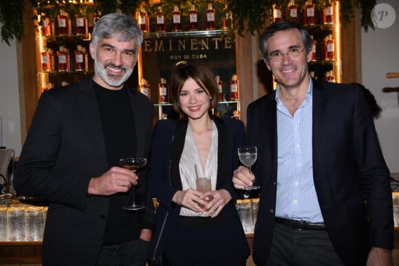 Exclusif - François Vincentelli et sa femme Alice Dufour, Julien Morel ( président du Casa Eminente) - Soirée cocktail au nouveau bar et restaurant éphémère "Casa Eminente" dans une maison cubaine à Paris le 29 janvier 2023. A partir du 3 février et pour quelques mois seulement, le rhum cubain Eminente vous ouvre les portes de sa maison. Découvrez toute la culture cubaine au bout d'une impasse parisienne. En cuisine, le chef J. Sebbag revisite la cuisine locale et au bar, tayer elementary - deuxième meilleur bar au monde - propose 3 cocktails inédits. © Rachid Bellak/Bestimage 