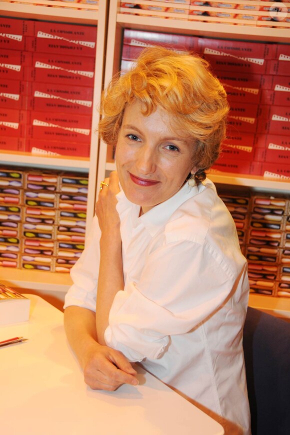 La Salon du Livre 2010 se tient à Paris jusqu'au 31 mars, et accueille de nombreux people-auteurs, dont Anna Gavalda