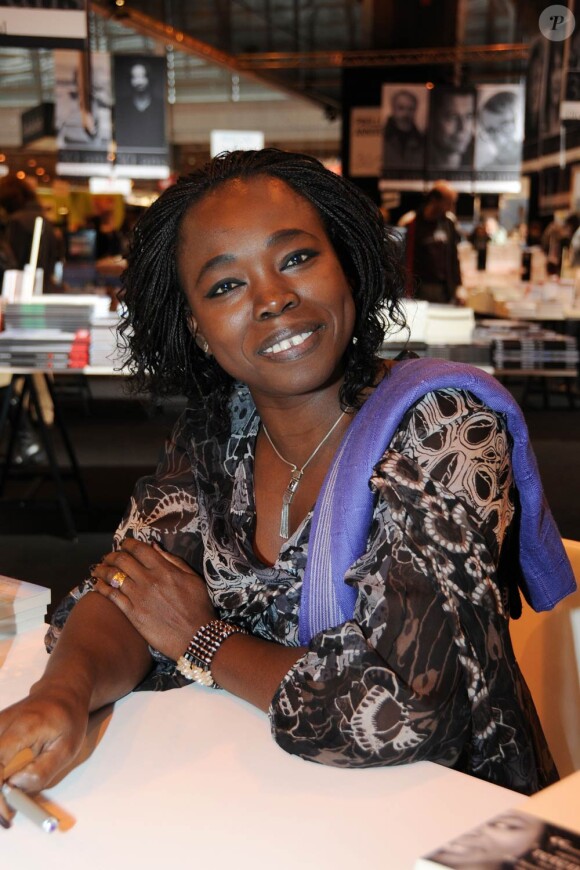 La Salon du Livre 2010 se tient à Paris jusqu'au 31 mars, et accueille de nombreux people-auteurs, dont Fatou Diome