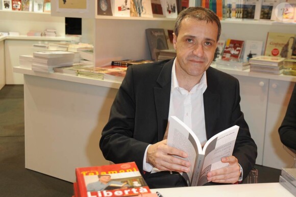 La Salon du Livre 2010 se tient à Paris jusqu'au 31 mars, et accueille de nombreux people-auteurs, dont Jean-Guy Talamoni