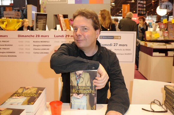 La Salon du Livre 2010 se tient à Paris jusqu'au 31 mars, et accueille de nombreux people-auteurs, dont Douglas Kennedy