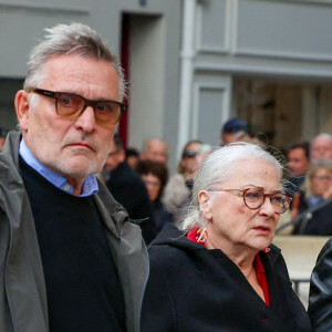 Bruno Moynot, Josiane Balasko et son mari George Aguilar, Firmine Richard - Obsèques de Michel Blanc en l'église Saint-Eustache à Paris, le 10 octobre 2024. © Moreau / Jacovides / Bestimage