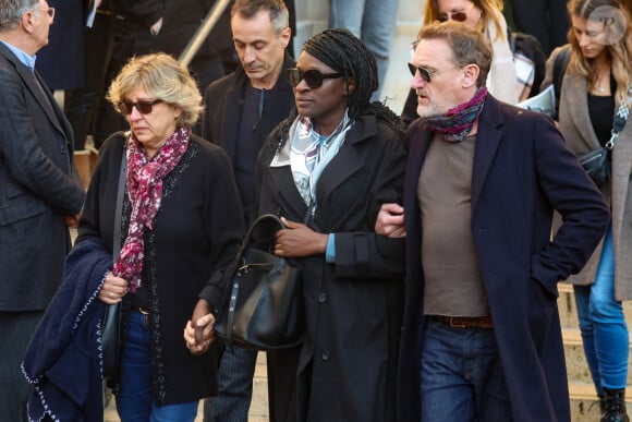 Ramatoulaye Diop, la compagne du défunt, et Jean-Paul Rouve - Sortie des Obsèques de Michel Blanc en l'église Saint-Eustache à Paris, le 10 octobre 2024. © Moreau / Jacovides / Bestimage 