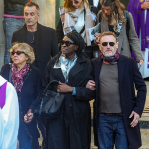 Ramatoulaye Diop, la compagne du défunt, et Jean-Paul Rouve - Sortie des Obsèques de Michel Blanc en l'église Saint-Eustache à Paris, le 10 octobre 2024. © Moreau / Jacovides / Bestimage