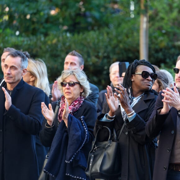 Ramatoulaye Diop, la compagne du défunt, Jean-Paul Rouve, Jean-Michel Ribes - Sortie des Obsèques de Michel Blanc en l'église Saint-Eustache à Paris, le 10 octobre 2024. © Moreau / Jacovides / Bestimage 