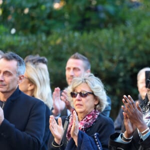 Ramatoulaye Diop, la compagne du défunt, Jean-Paul Rouve, Jean-Michel Ribes - Sortie des Obsèques de Michel Blanc en l'église Saint-Eustache à Paris, le 10 octobre 2024. © Moreau / Jacovides / Bestimage 