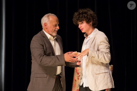 Exclusif - Francis Perrin et son fils Louis - Francis Perrin fête ses 50 ans de carrière et revient sur scène pour une soirée spéciale avec "Molière malgré Moi" au théâtre de la Gaîté-Montparnasse à Paris le 18 juin 2016 entouré de sa famille et ses amis. © Romuald Meigneux / Bestimage