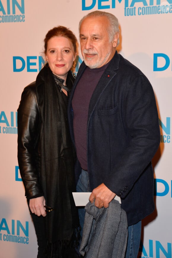 Francis Perrin et sa femme Gersende - Avant première du film "Demain tout commence" au Grand Rex à Paris le 28 novembre 2016. © Coadic Guirec/Bestimage 