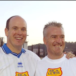 Nice-France, 09/10/2003. Le Prince Albert de Monaco en compagnie de Didier Deschamps, capitaine de l'équipe championne du monde de football 98 et entraîneur de l'A.S Monaco,