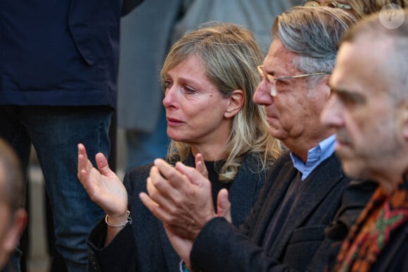 Karin Viard émue aux larmes - Sortie des Obsèques de Michel Blanc en l'église Saint-Eustache à Paris, le 10 octobre 2024. © Moreau / Jacovides / Bestimage 