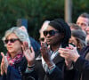  Ramatoulaye Diop, la compagne de Michel Blanc, voulait que le public puisse y accéder
Ramatoulaye Diop, la compagne du défunt, Jean-Paul Rouve - Sortie des Obsèques de Michel Blanc en l'église Saint-Eustache à Paris, le 10 octobre 2024. © Moreau / Jacovides / Bestimage 