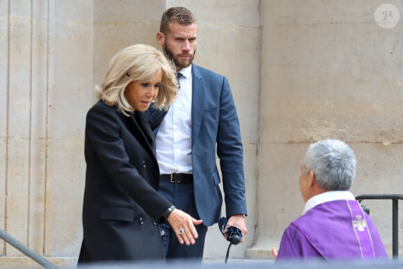 Brigitte Macron, la première dame de France - Obsèques de Michel Blanc en l'église Saint-Eustache à Paris, le 10 octobre 2024. © Moreau / Jacovides / Bestimage 