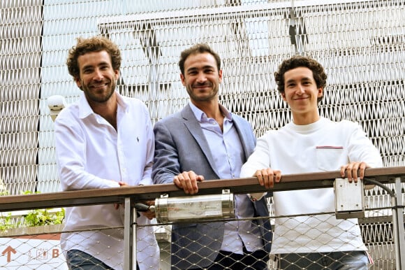 Louis Kretz, Valentin Kretz et Martin Kretz - La famille Kretz en tournage au village lors des Internationaux de France de tennis de Roland Garros 2024, à Paris, France, le 1er juin 2024. © Chryslene Caillaud/Panoramic/Bestimage 