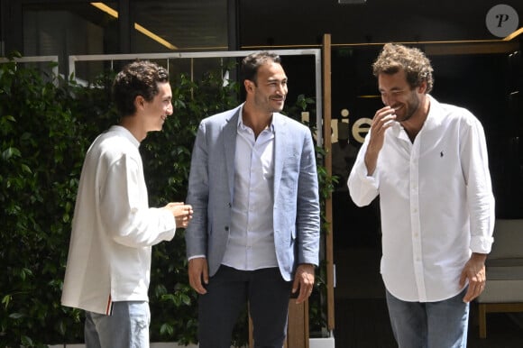 Louis Kretz,Valentin Kretz et Martin Kretz - La famille Kretz en tournage au village lors des Internationaux de France de tennis de Roland Garros 2024, à Paris, France, le 1er juin 2024. © Chryslene Caillaud/Panoramic/Bestimage 