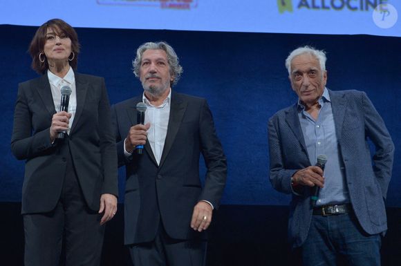Mais c'est surtout Alain Chabat qui va lui donner de l'espoir concernant la suite de sa carrière.
Monica Bellucci, Alain Chabat, Gerard Darmon assistant à la projection spéciale du film Astérix Mission Cléopatre lors du 11e Festival Lumière de Lyon à la Halle Tony Garnier à Lyon, France, le 17 octobre 2019. Photo par Julien Reynaud/APS-Medias/ABACAPRESS.COM
