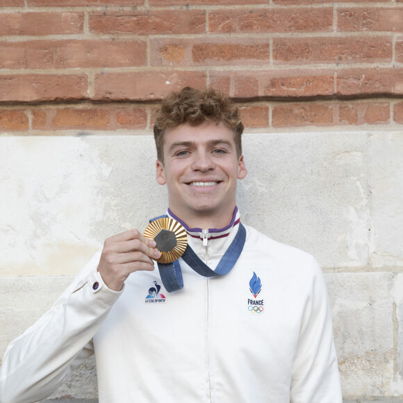 Des sommes astronomiques pour le jeune athlète seulement âgé de 22 ans...
Léon Marchand - Les Toulousains ont accueilli avec ferveur les athlètes de la Ville rose et de ses alentours, après leur performance aux Jeux Olympiques de Paris 2024 sur la place du Capitole le 18 septembre 2024. © Frédéric Maligne/Bestimage 