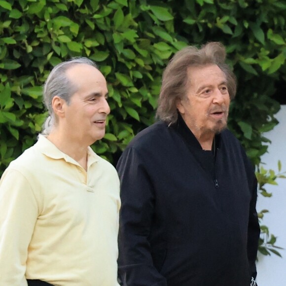 EXCLUSIF Beverly Hills, CA - Al Pacino a été vu en train de se promener, marquant sa première apparition publique depuis que des rumeurs ont fait surface sur son ex, Noor Alfallah, qui pourrait sortir avec l'humoriste Bill Maher. Les rumeurs ont été lancées après qu'Alfallah et Maher aient été aperçus quittant le Château Marmont ensemble. Sur la photo : Al Pacino