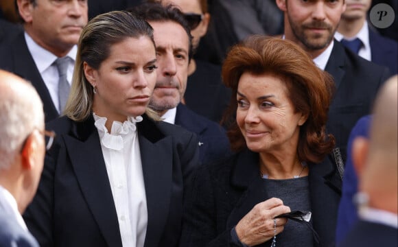 Sophie Tapie et sa mère Dominique Tapie (Fille et femme du défunt) - Sorties de la messe funéraire en hommage à Bernard Tapie en l'église Saint-Germain-des-Prés à Paris. Le 6 octobre 2021 © Jacovides-Moreau / Bestimage