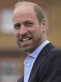 Le Prince William surprend avec un look audacieux, un discret clin d'oeil à Kate ? On vous laisse juger...