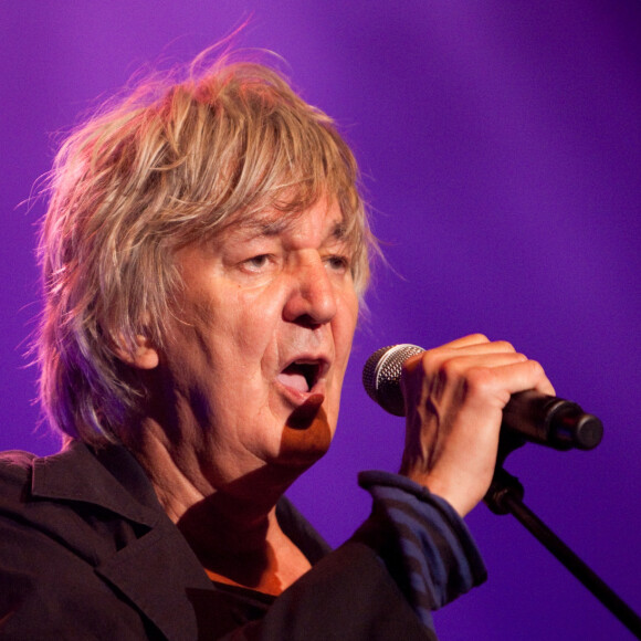 Jacques Higelin sur scene lors de la soiree "Rock sans papiers" a Paris Bercy, samedi 18 septembre . 