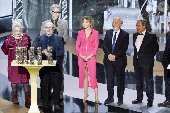 Un César spécial pour la troupe du Splendid, Josiane Balasko, Michel Blanc, Thierry Lhermitte, Marie-Anne Chazel, Gérard Jugnot, Christian Clavier et Bruno Moynot, sur scène lors de la 46ème cérémonie des César à l'Olympia à Paris le 12 mars 2021. © Pierre Villard/ Pool / Bestimage