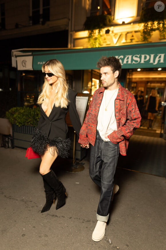 Liam Payne et sa compagne Kate Cassidy sortent de la maison Caviar Kaspia à Paris le 2 octobre 2023. © Tiziano Da Silva / Pierre Perusseau / Bestimage 