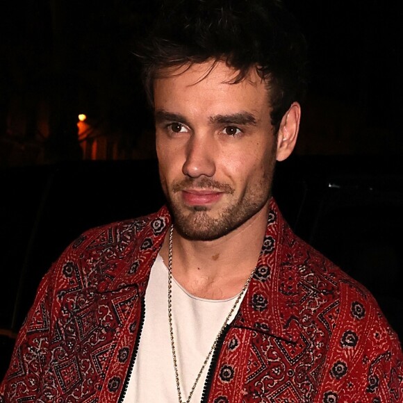 Une tragique disparition qui a secoué les fans de One Direction...
Paris, FRANCE - Liam Payne et sa petite amie Kate Cassidy arrivent au dîner de Frame à Paris après son récent problème de santé.