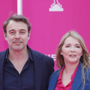 Laure Guibert, Patrick Puydebat, Hélène Rollès et Tom Schacht ( Les mystères de L'amour) - Soirée d'ouverture de CanneSeries Saison 6 au Palais des Festivals de Cannes le 14 Avril 2023. © Denis Guignebourg/Bestimage