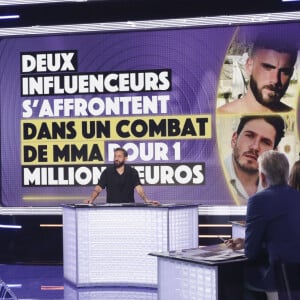 Ce jour-là, il recevra notamment les influenceurs Sebastien Dubois et Illan Castronovo sur son plateau
Exclusif - Sebastien Dubois, Illan Castronovo, sur le plateau de l'enregistrement de l'émission " Face à Hanouna " présentée par C.Hanouna et diffusée sur C8 le 20 octobre 2024, à Paris, France, le 17 octobre 2024. © Jack Tribeca/Bestimage