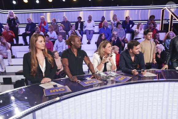 L'ancien footballeur Tony Vairelles sera lui aussi présent dans Face à Hanouna cette semaine
Exclusif - Marjolaine Bui, Rost, Valérie Benaim, Gauthier Le Bret sur le plateau de l'enregistrement de l'émission " Face à Hanouna " présentée par C.Hanouna et diffusée sur C8 le 20 octobre 2024, à Paris, France, le 17 octobre 2024. © Jack Tribeca/Bestimage 