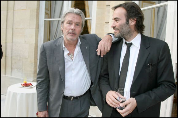 Alain Delon et son aîné Anthony Delon, à Matignon