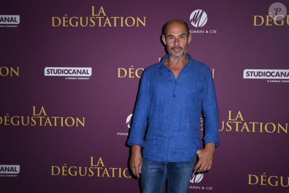 Le comédien s'est ensuite lancé avec succès dans une carrière en solo, tout comme ses deux anciens acolytes
Bernard Campan - Première du film "La Dégustation" au Cinéma UGC Ciné Cité Bercy à Paris, France, le 29 Août 2022. © Giancarlo Gorassini/Bestimage