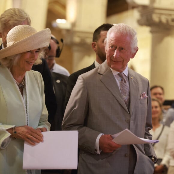 Le roi Charles III d'Angleterre et Camilla Parker Bowles, reine consort d'Angleterre, assistent à une cérémonie à l'église anglicane St. Thomas à Sydney, le 20 octobre 2024. La visite du roi en Australie sera sa première en tant que monarque, et le CHOGM, réunion des chefs de gouvernement du Commonwealth 2024 (21-26 octobre) à Samoa, sera sa première en tant que chef du Commonwealth. 