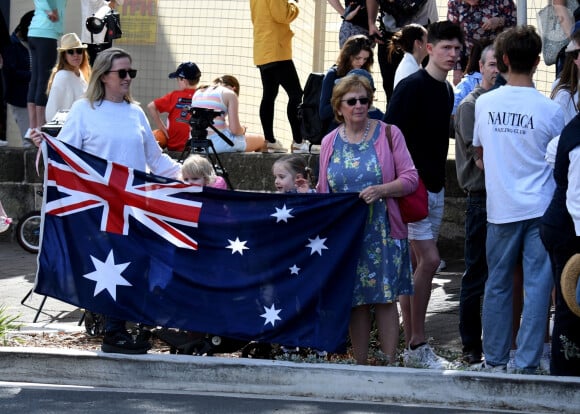 Le roi Charles III d'Angleterre et Camilla Parker Bowles, reine consort d'Angleterre, assistent à la messe du dimanche à North Sydney, Australie, le 20 octobre 2024.Les observateurs royaux se sont rassemblés par milliers dès le matin dans l'espoir d'apercevoir leurs Majestés lors de la messe du dimanche à l'église anglicane St Thomas à North Sydney. Une sécurité renforcée et un important contingent de policiers ont entouré l'église de banlieue, alors que le roi et la reine poursuivent leur tournée australienne de 2024. Des manifestants se sont rendus sur place.