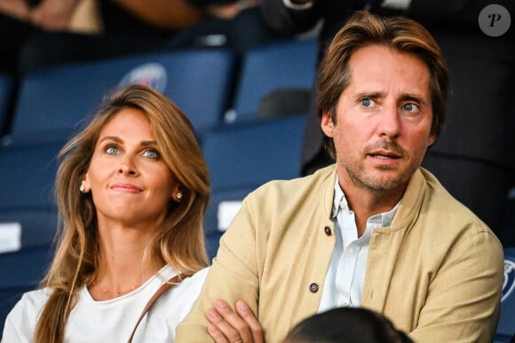 Le mari d'Ophélie Meunier a répondu : 
Ophélie Meunier et son mari Mathieu Vergne - Célébrités dans les tribunes lors du match de football du PSG face à Lens au Parc des Princes à Paris le 26 Août 2023. © Matthieu Mirville/Bestimage