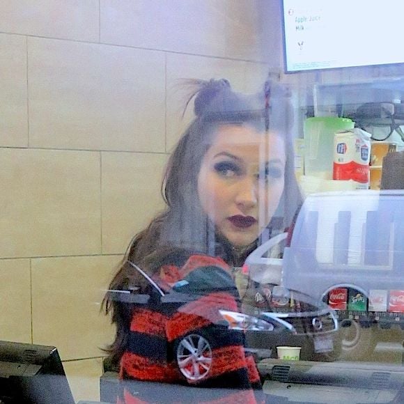 Kendall Jenner et Bella Hadid vont déjeuner au Mc Donald's lors de la fashion week à New York City, NY, USA, le 15 février 2017. © Agence/Bestimage USA