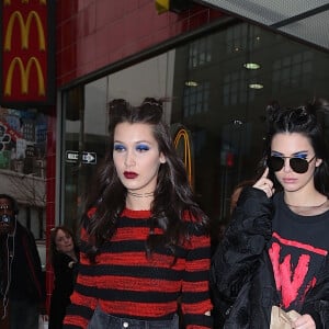 Kendall Jenner et Bella Hadid vont déjeuner au Mc Donald's lors de la fashion week à New York City, NY, USA, le 15 février 2017. © Agence/Bestimage USA