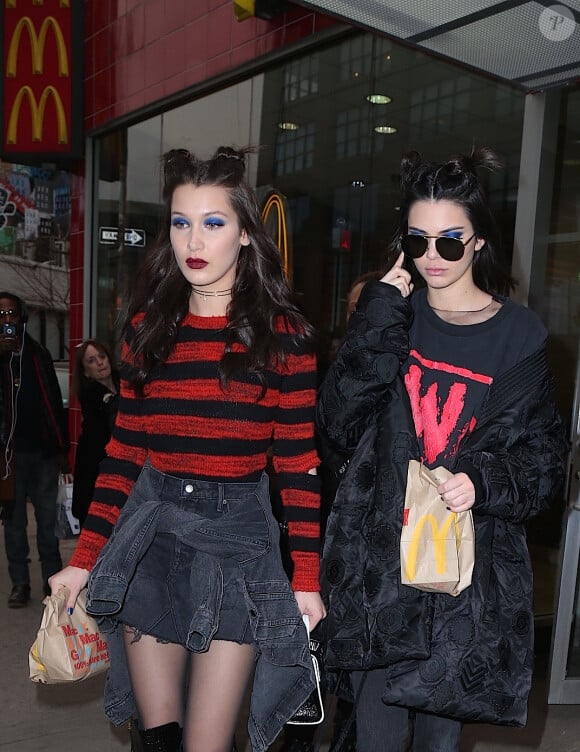 Kendall Jenner et Bella Hadid vont déjeuner au Mc Donald's lors de la fashion week à New York City, NY, USA, le 15 février 2017. © Agence/Bestimage USA