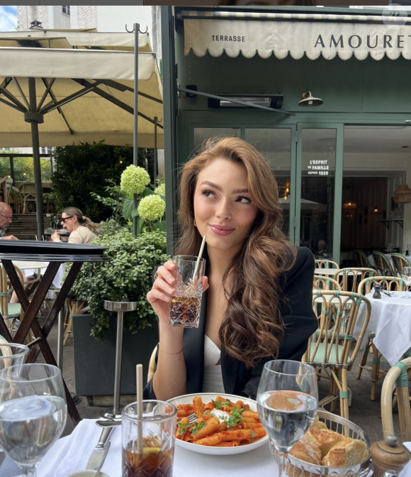 A 21 ans, elle est familière avec le concours de beauté 
Clara Diry est Miss Bourgogne 2024. Instagram