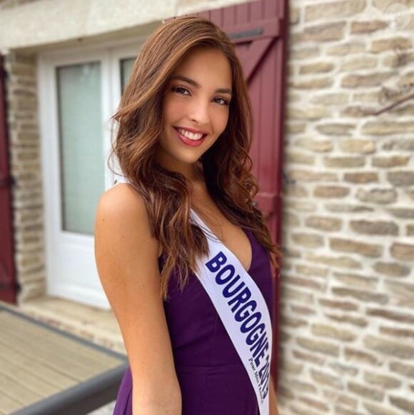 Elle concourrait pour le titre de Miss France 2020 et avait terminé troisième dauphine
Sophie Diry, Miss Bourgogne 2019, se présentera à l'élection de Miss France 2020, le 14 décembre 2019.