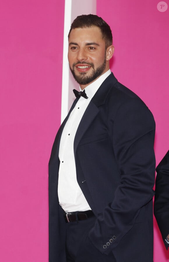 Marwan Berreni lors du photocall de "Plus Belle La Vie" lors du festival Cannes Series 2022. Cannes le 23 avril 2022. © Denis Guignebourg/Bestimage 