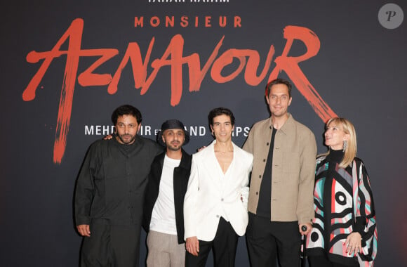 Jean-Rachid Kallouche (producteur), Mehdi Idir (réalisateur), Tahar Rahim, Grand Corps Malade ( GCM, Fabien Marsaud) et Katia Aznavour (fille de C.Aznavour) lors de l'avant-première du film "Monsieur Aznavour" au cinéma Le Grand Rex à Paris le 22 octobre 2024. © Coadic Guirec / Bestimage