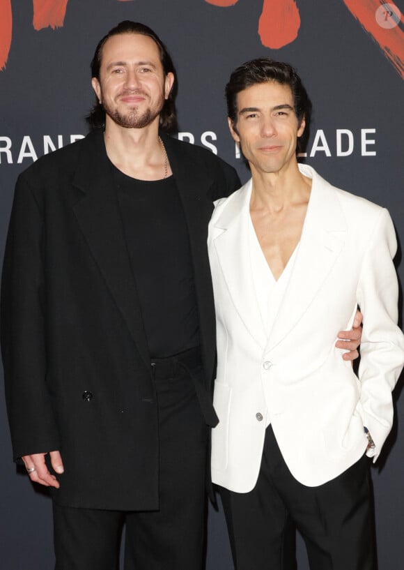 Bastien Bouillon et Tahar Rahim lors de l'avant-première du film "Monsieur Aznavour" au cinéma Le Grand Rex à Paris le 22 octobre 2024. © Coadic Guirec / Bestimage