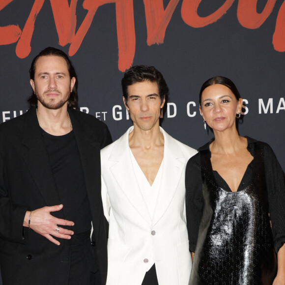 Bastien Bouillon, Tahar Rahim et Marie-Julie Baup lors de l'avant-première du film "Monsieur Aznavour" au cinéma Le Grand Rex à Paris le 22 octobre 2024. © Coadic Guirec / Bestimage