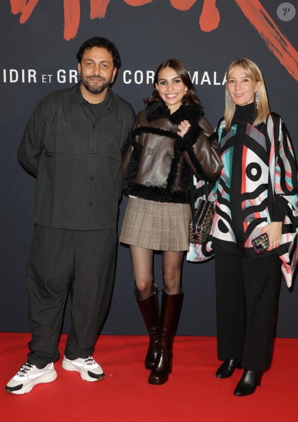 Jean-Rachid Kallouche (producteur), et Katia Aznavour (fille de C.Aznavour) et leur fille Leila lors de l'avant-première du film "Monsieur Aznavour" au cinéma Le Grand Rex à Paris le 22 octobre 2024. © Coadic Guirec / Bestimage