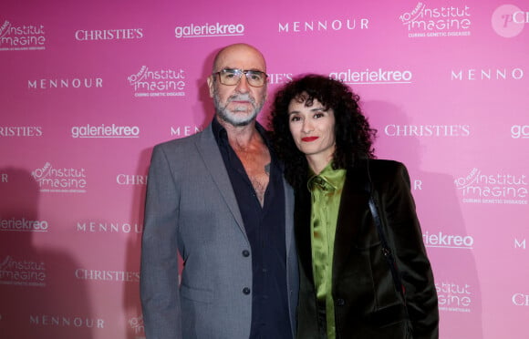 Eric Cantona sa femme Rachida Brakni - Soirée de gala "Heroes for Imagine" qui a permis de récolter dix millions d'euros au profit de la recherche contre les maladies génétiques à Paris le 23 septembre 2024.  © Dominique Jacovides / Bestimage 