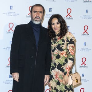 Eric Cantona et sa femme Rachida Brakni lors du photocall de la 18ème édition du "Dîner de la mode du Sidaction" au Pavillon Cambon Capucines - Potel et Chabot à Paris, France, le 23 janvier 2020. © Olivier Borde/Bestimage